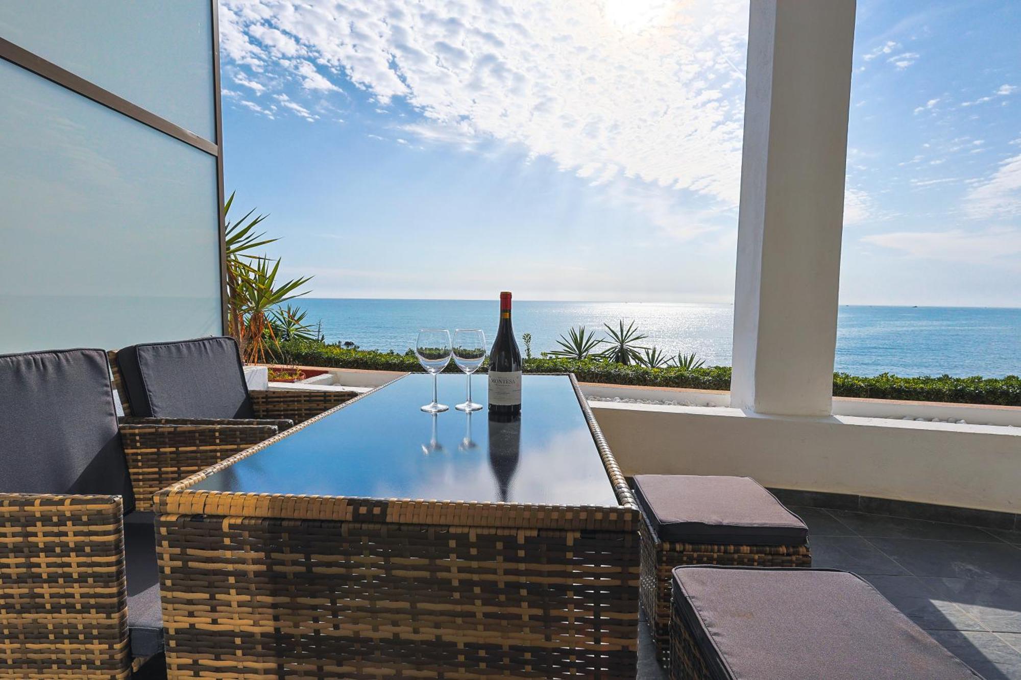 Beachfront With Terrace And Pool
