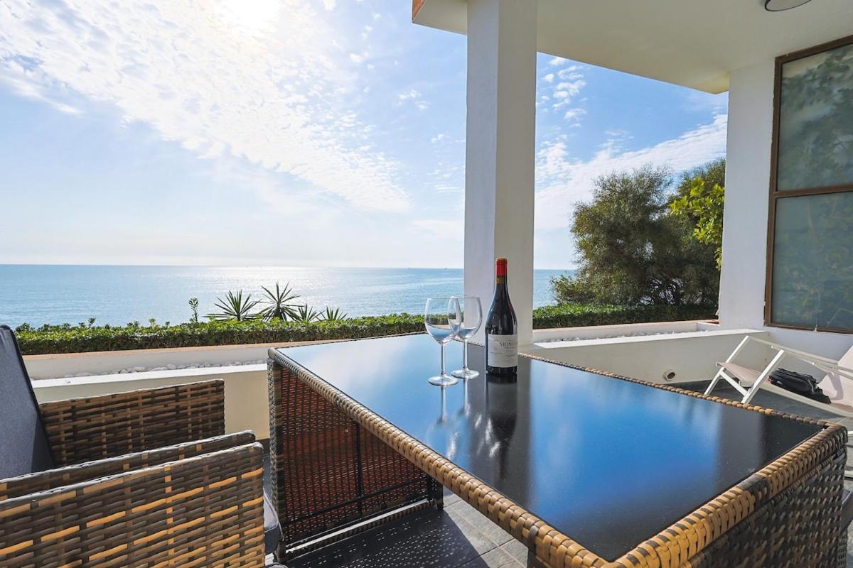 Beachfront With Terrace And Pool Apartamento Málaga