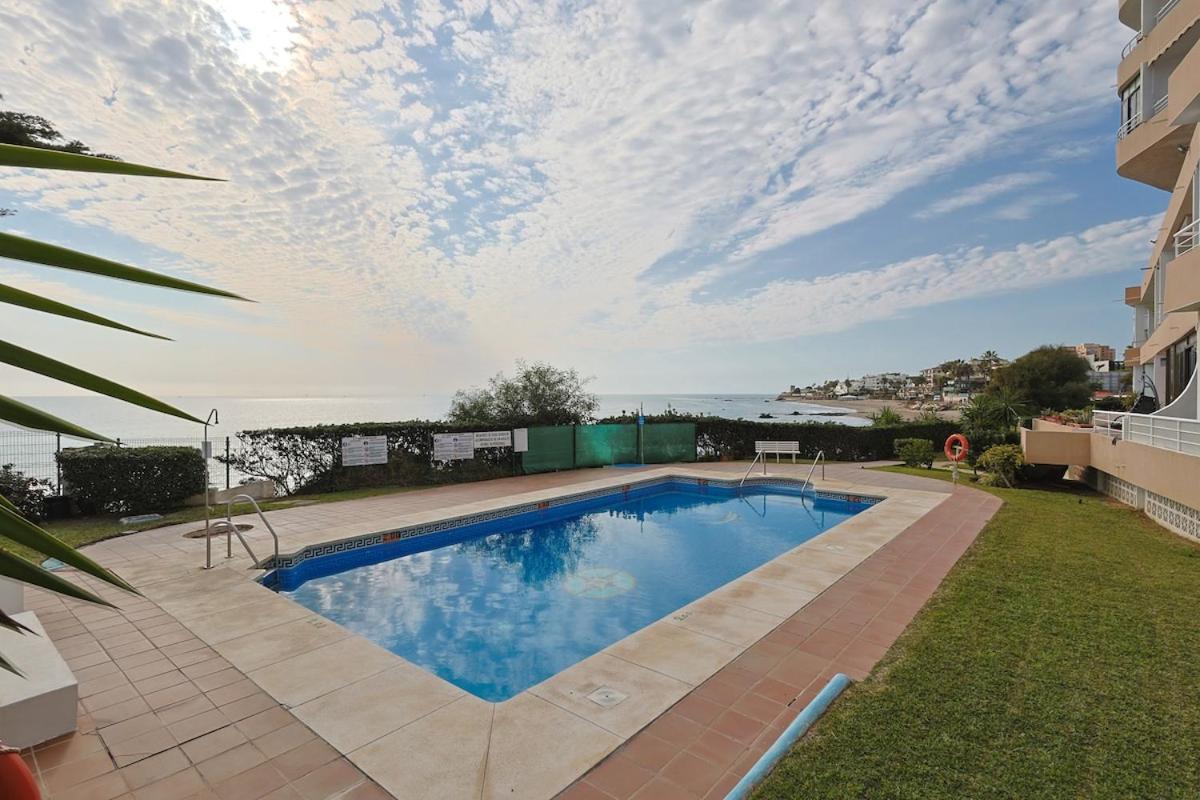 Beachfront With Terrace And Pool Apartamento *