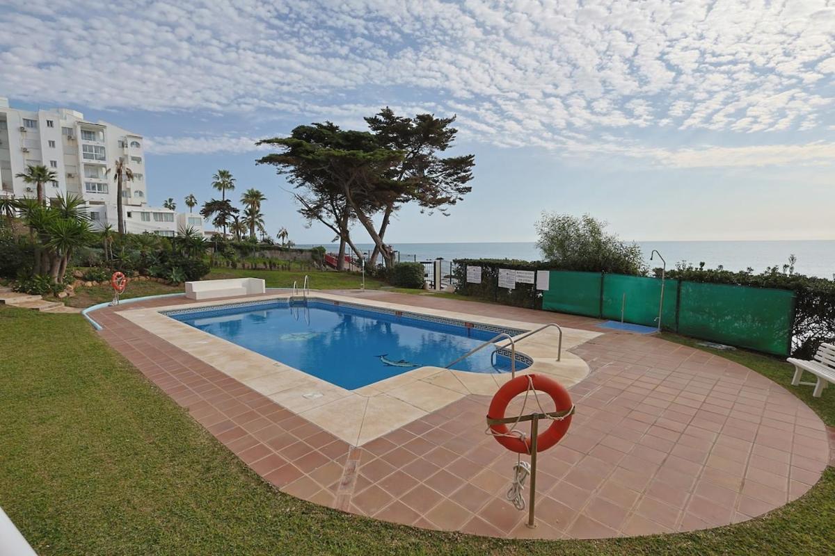 Beachfront With Terrace And Pool * Málaga