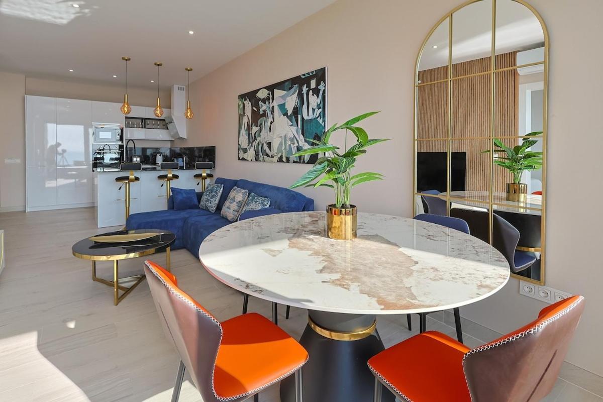 Beachfront With Terrace And Pool Apartamento *