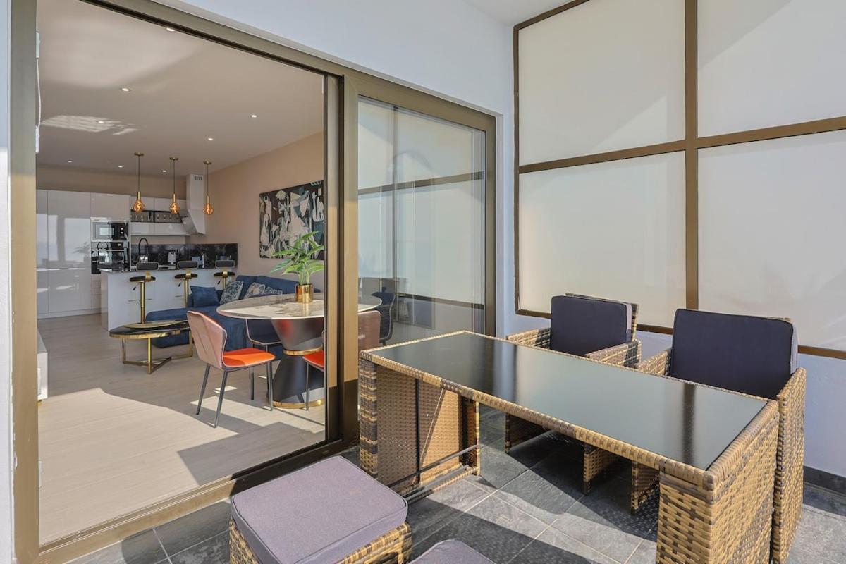 Beachfront With Terrace And Pool Apartamento Málaga