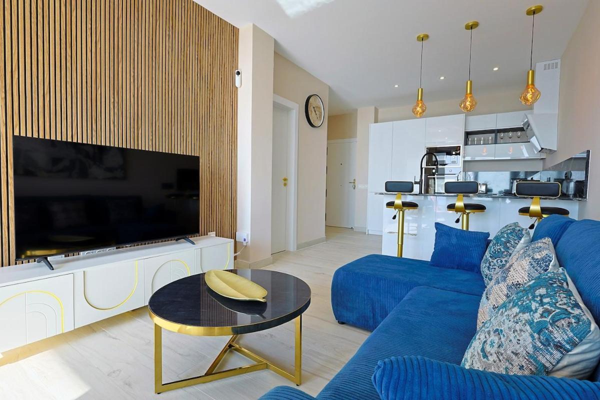 Beachfront With Terrace And Pool Apartment