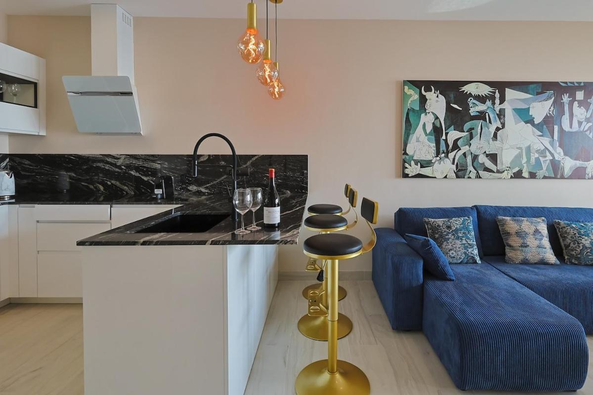 Apartamento Beachfront With Terrace And Pool *