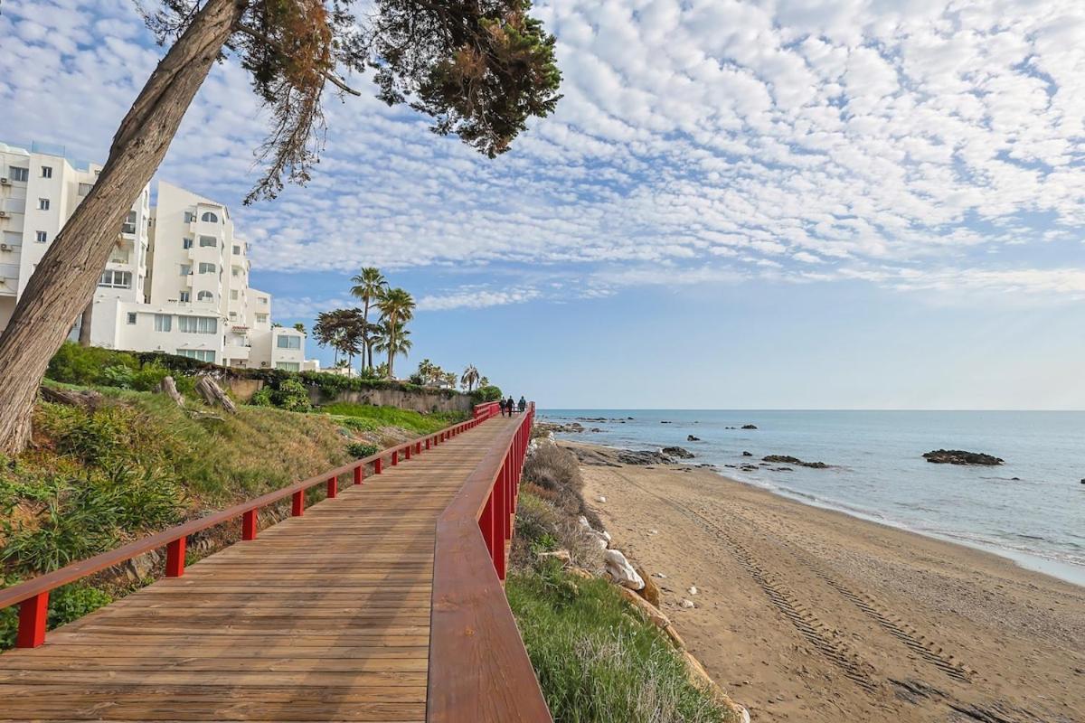 Beachfront With Terrace And Pool Apartamento Málaga
