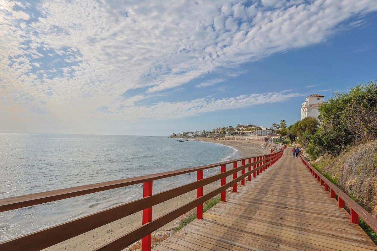 Apartment Beachfront With Terrace And Pool Málaga