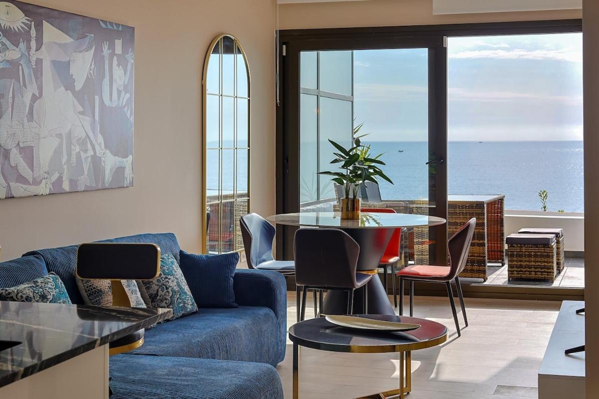 Beachfront With Terrace And Pool