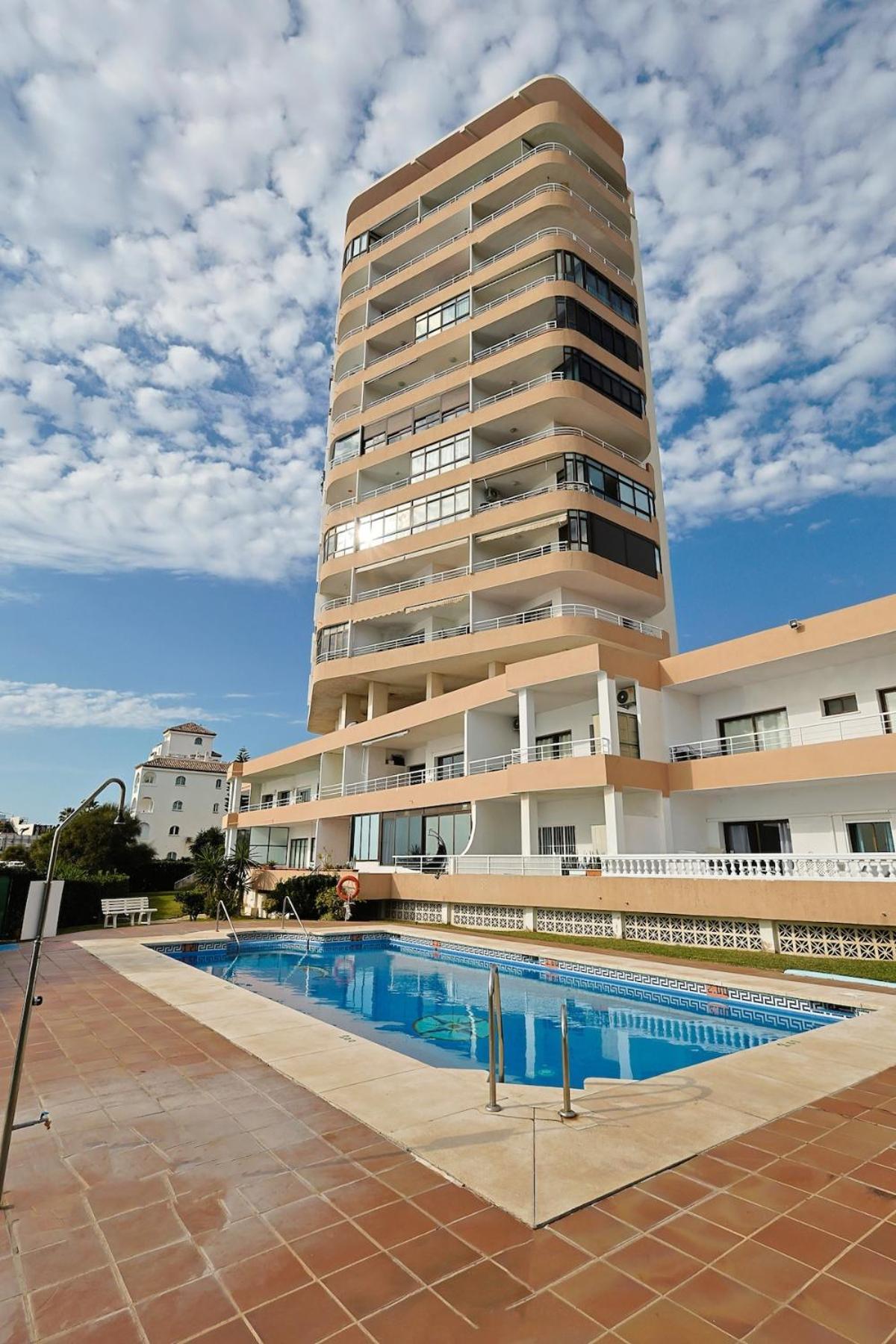 Apartamento Beachfront With Terrace And Pool